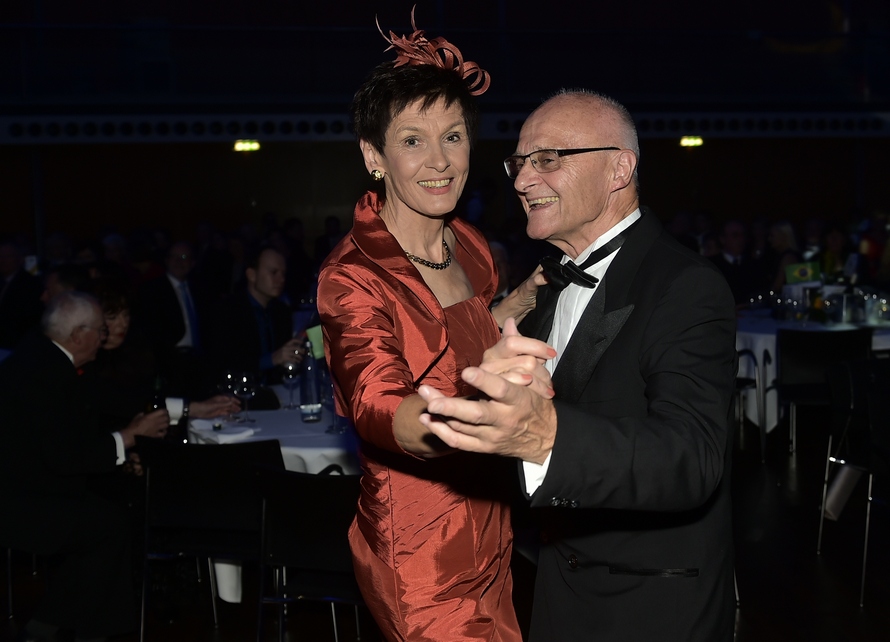 LSB-Präsidentin Karin Augustin mit ihrem Ehemann Dieter Augustin beim Eröffnungstanz. Foto: Peter Seydel