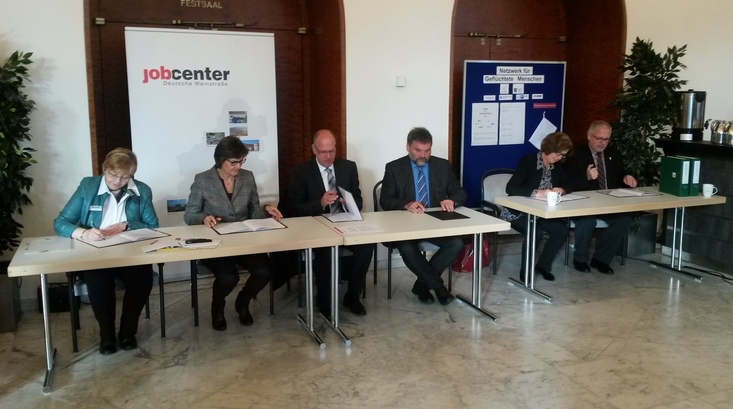 Unterzeichnung der Kooperationsvereinbarung in Neustadt. Foto: red