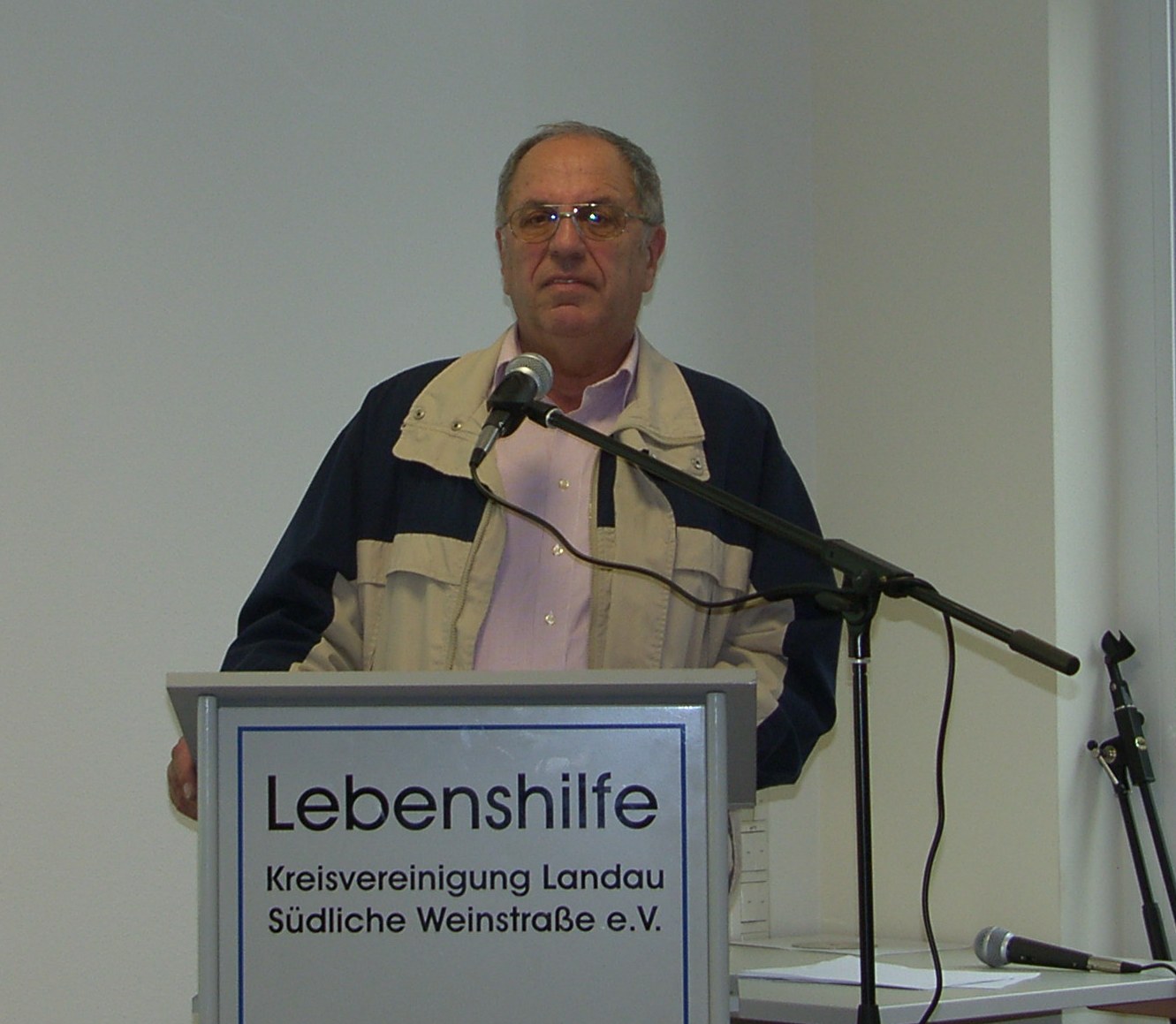 Georg Rothöhler bei der Begrüßung der Gäste. Foto: Pfalz-Express/Ahme