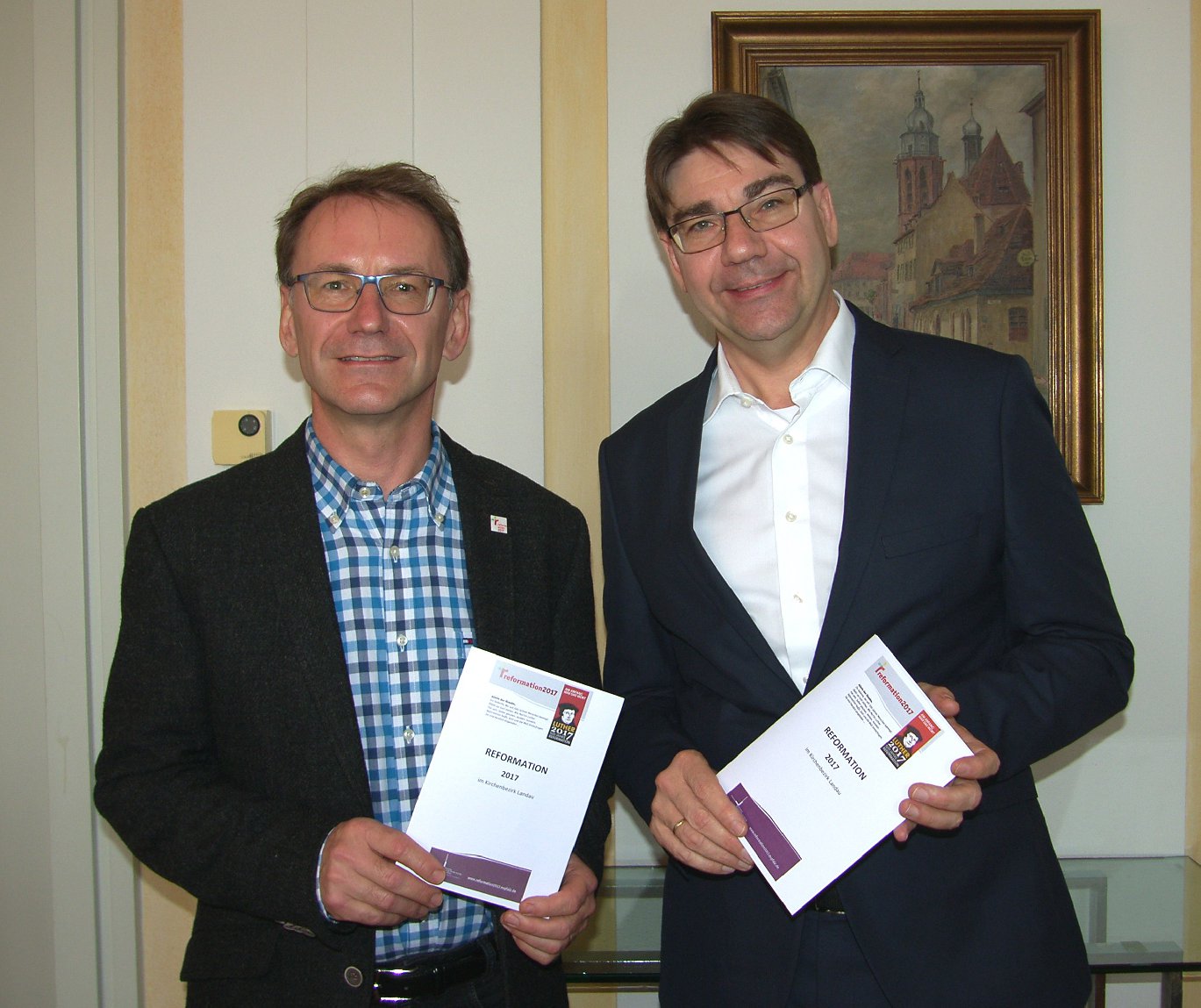 Dekan Janke (links) und OB Hirsch stellten das Programm zum Reformationsjubiläum vor. Foto: Pfalz-Express/Ahme
