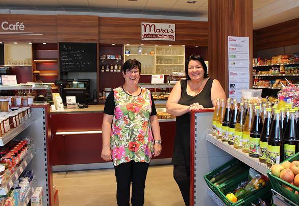 Kümmern sich gut gelaunt und liebevoll um Gäste und Kunden: Mara Bossert (rechts) und Mitarbeiterin Petra Becker. Fotos: Pfalz-Express/Licht