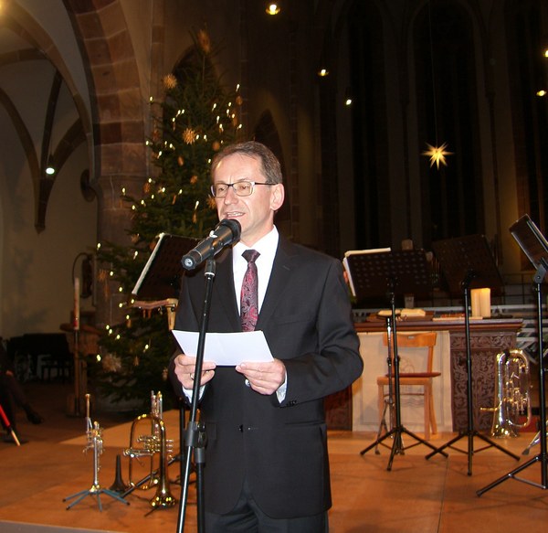 Dekan Janke begrüßte das Publikum. Foto: Pfalz-Express/Ahme