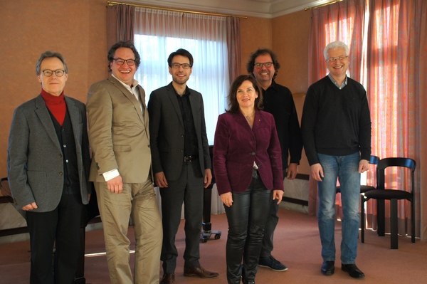 Jury-Mitglieder (v.l.n.r.): Prof. Jacek Klimkiewicz, Professor Alexander Hülshoff, Prof. Sebastian Sternal, Heike Arend, Prof. Thomas Dewald und Prof. Peter Leiner. Foto: ZIRP