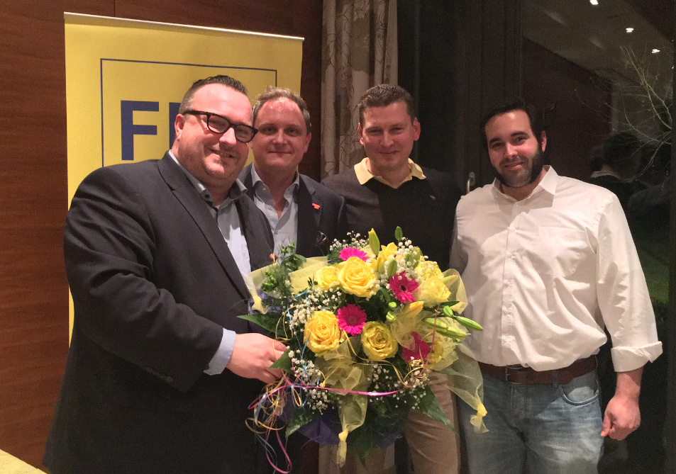 Den Stab weitergegeben: Alter Vorsitzender Andy Becht, neuer Vorsitzender Christian Völker mit Mario Brandenburg und Steffen Scherer. 