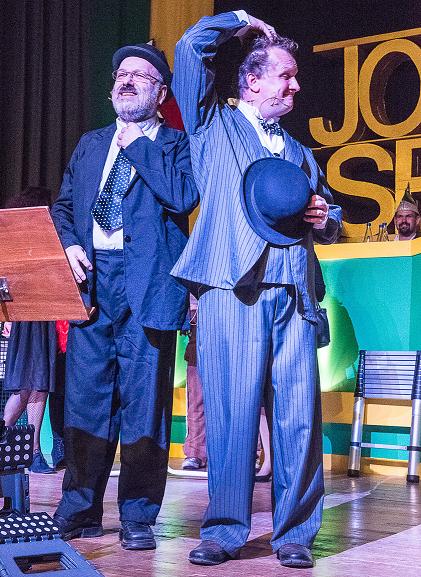 „Dick und Doof“ beim Musikbeitrag des Musikvereins „Frohsinn".