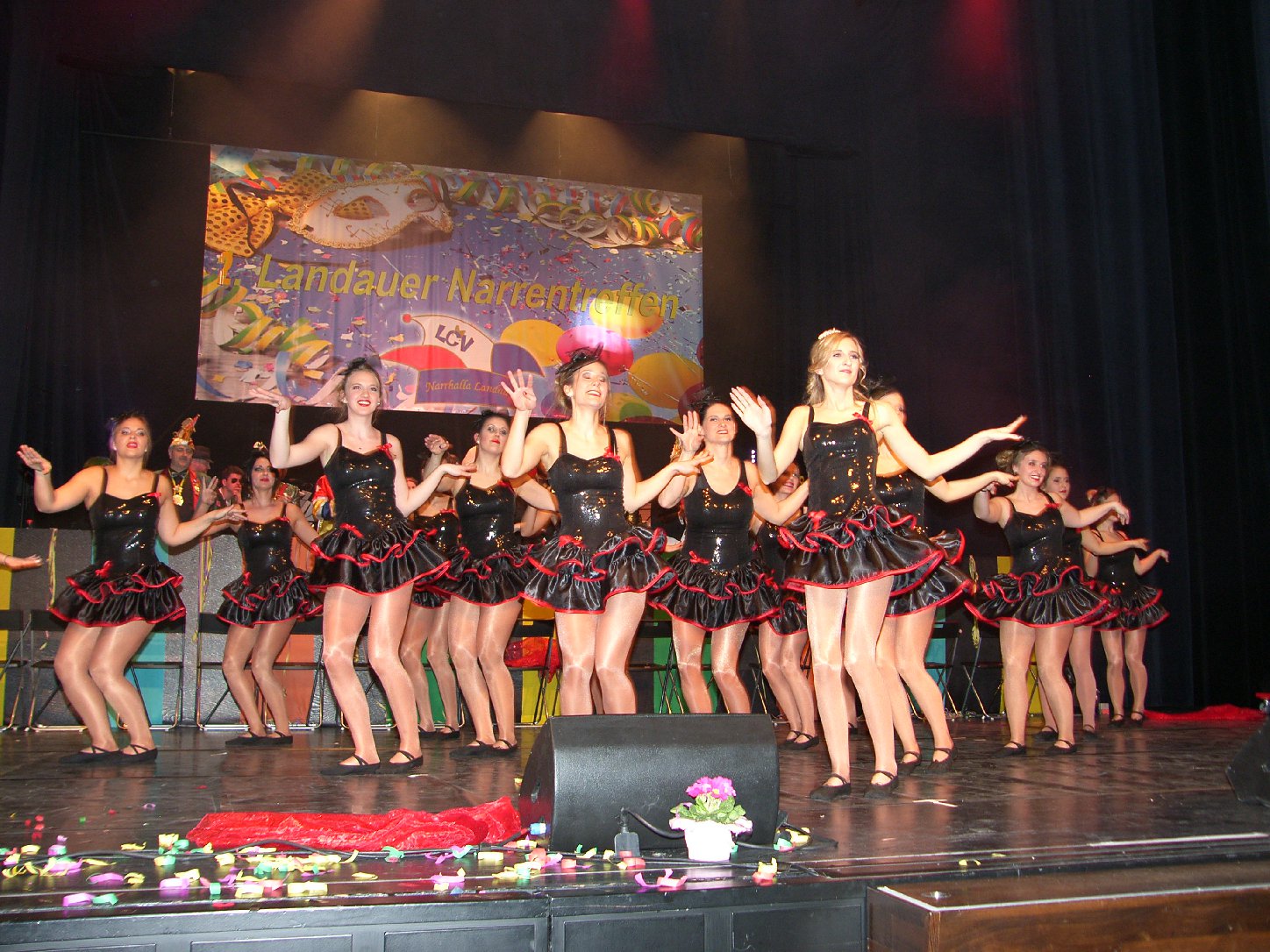 Die Freizeitgruppe des LCV trat als Burlesque-Tänzerinnen auf. Foto: Pfalz-Express/Ahme