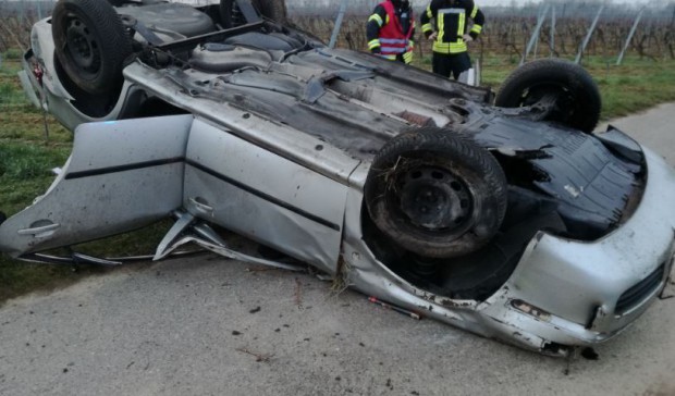 Fasst nicht zu glauben, dass der Fahrer dieses Autos mit leichten Verletzungen davon kam. Foto: pol edenkoben