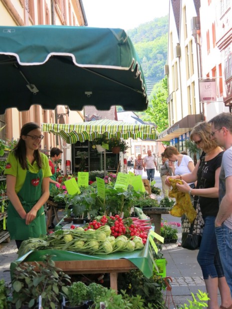 Stimmungsvolles Einkaufserlebnis: der Biosphären-Bauernmarkt in Neustadt. Foto: red
