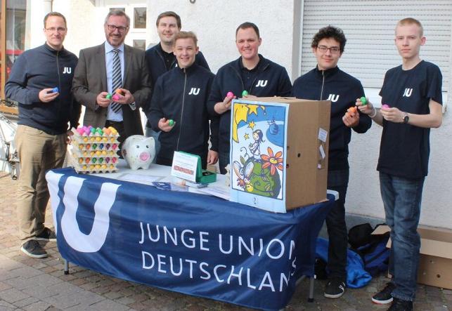 Von Jahr zu Jahr immer mehr Ostereier verkauft: Die Junge Union Germersheim-Sondernheim. Foto: v. privat