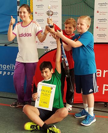 Daumen hoch für Lene Hirsch, Philipp Neff, Julius Hock und Lusiano Raveane. Foto: v. privat