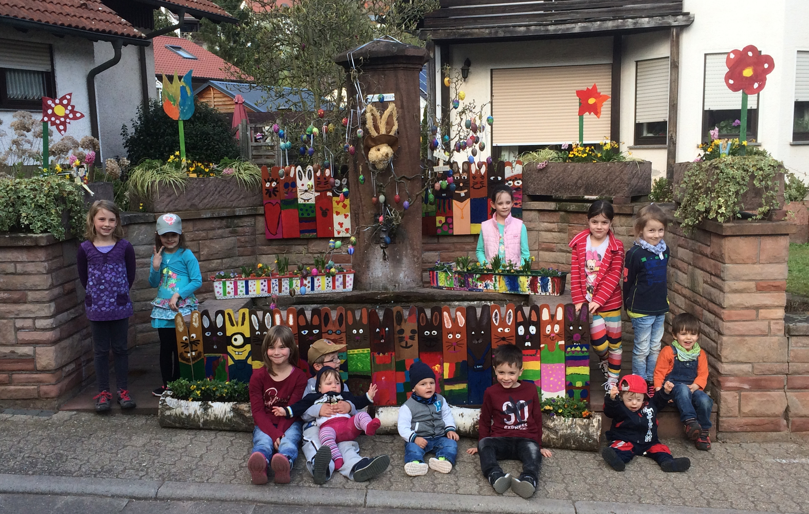 Osterbrunnen in Waldhambach. Die Kinder haben fleißig mitdekoriert. Foto: bft-annweiler