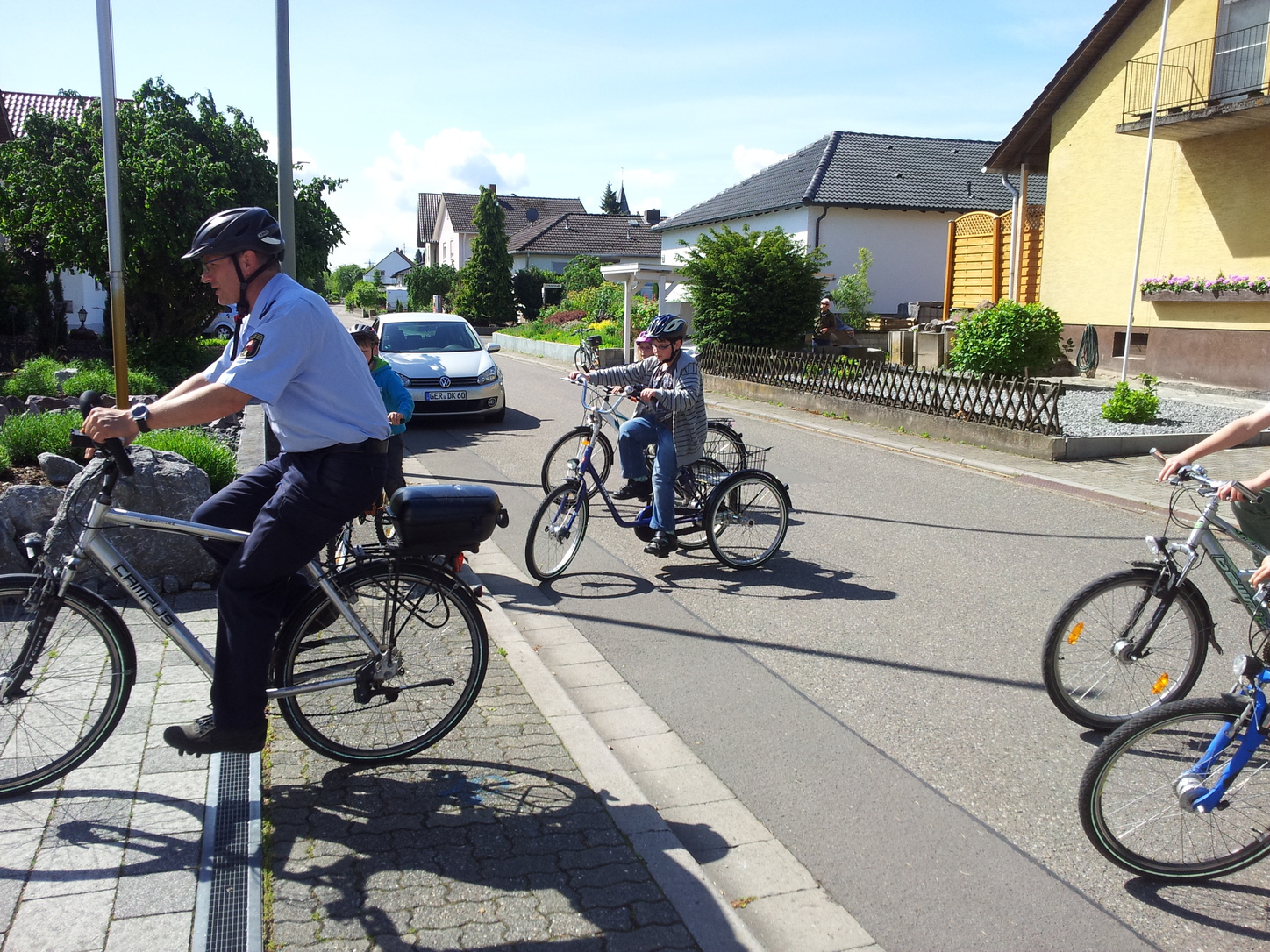 Hier übt die Gruppe das Linksabbiegen. Foto: Pfalz-Express/Ahme