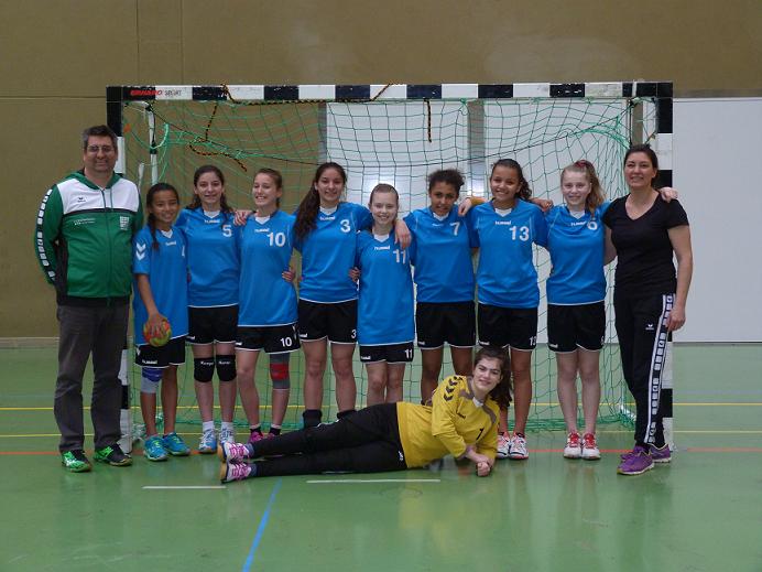 V.li.: Trainer Ulrich Schlachter, Alena Saktan-Muniz, Anne Schlachter, Johanna Sitter, Evi Schlachter, solveig Wiese, Queren Scholtes, Yasmin Saktan-Muniz, Emely Gander, Trainerin Susanne Sitter, liegend Victoria Marz.