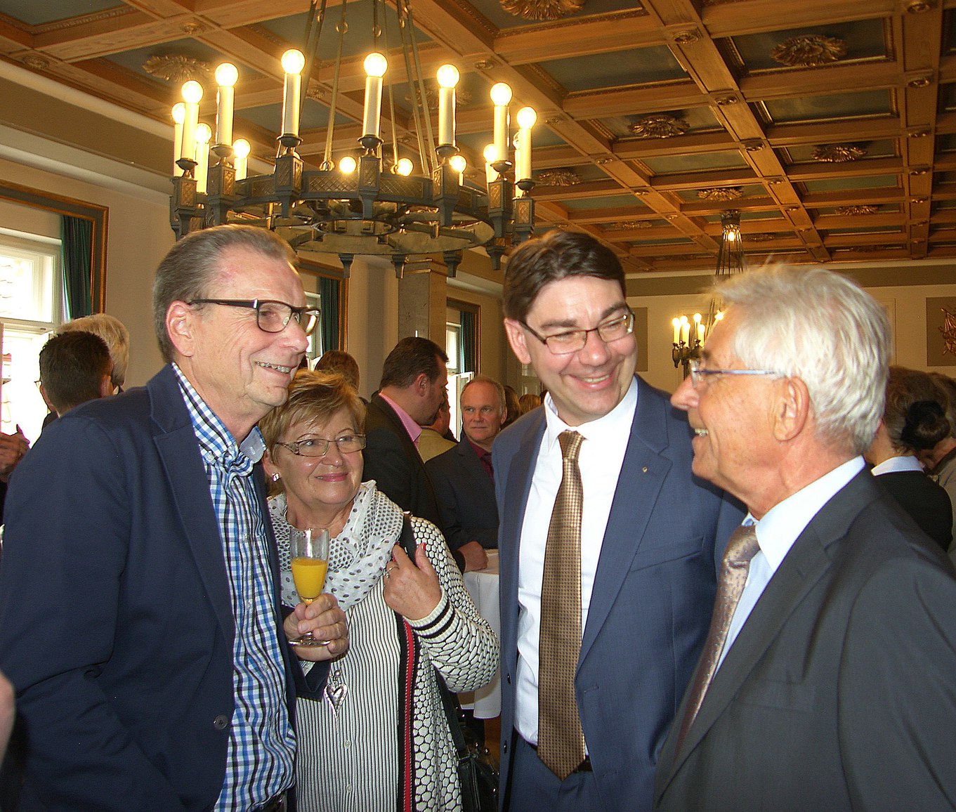 Heute stand OB Thomas Hirsch im Mittelpunkt: Er feierte seinen 50. Geburtstag einen Tag später im Rathaus nach. Fotos: Pfalz-Express/Ahme