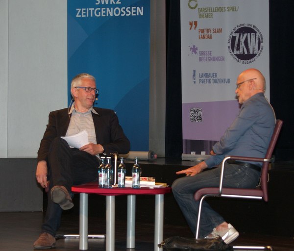 Wallraff im Interview mit Reiner Folk. Foto: Pfalz-Express/Ahme