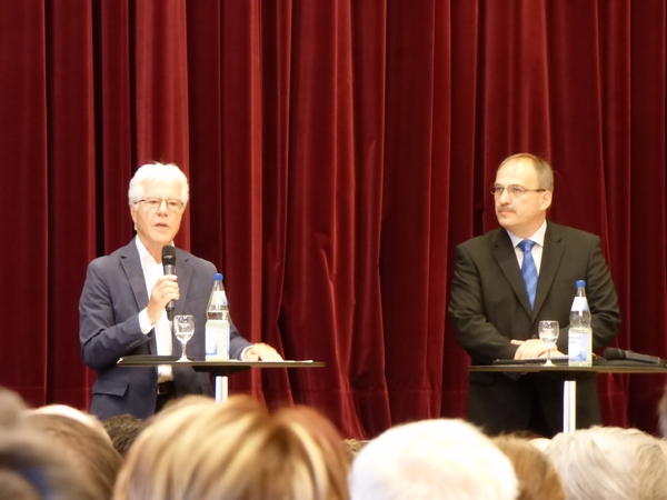 Moderator Wolfgang Weiner mit Harald Jentzer (r.) Foto: Pfalz-Express/Ahme