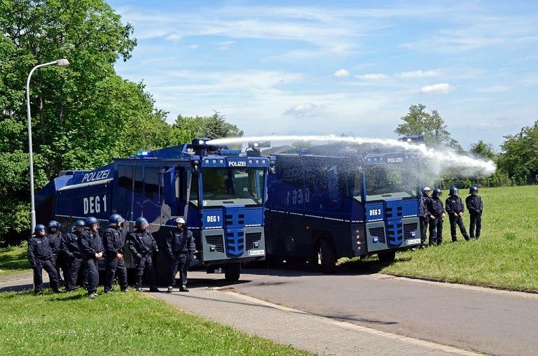 Übung mit dem Wasserwerfer. Fotos: Bundespolizei