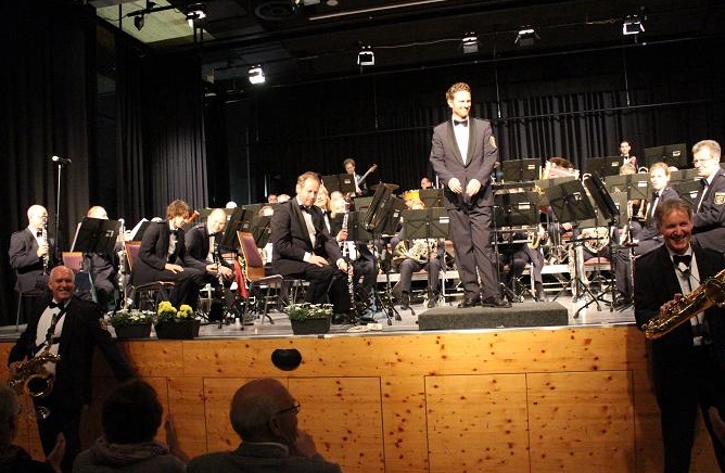 Das Landespolizeiorchester bei seinem Auftritt in Kandel. Foto: Pfalz-Express/Licht