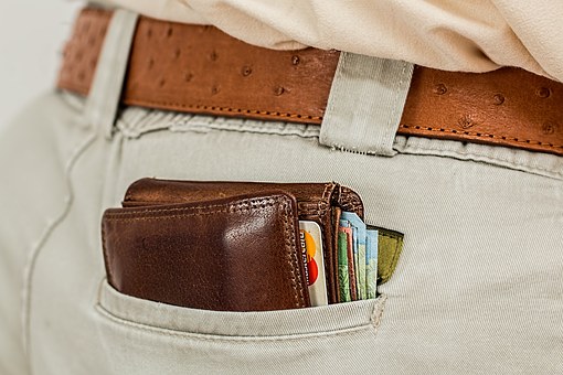 geldbeutel in Hosentaschen oder unbeaufsichtigten Taschen sind leichte Beute für Diebe. Foto: PixabayCC0 Public Domain