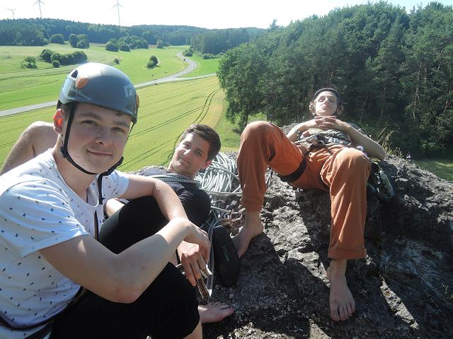 Gemeinsames Gipfelglück auf dem Steinfelder Turm.