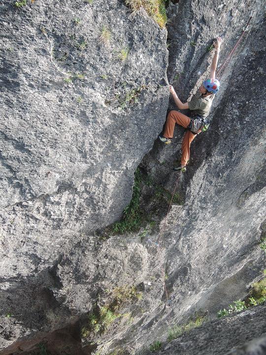 Lutz Hugenschmidt (Klasse 9a) im klassischen Wiesenttalweg an der Jurawand.