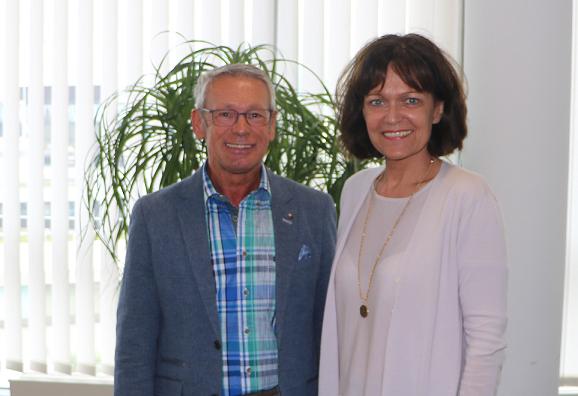 Oberbürgermeisterin Dr. Eva Lohse und VEhRA-Vorsitzender Jürgen Hundemer