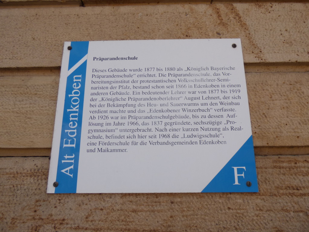 ...auch ehemalige Präparandenschule...