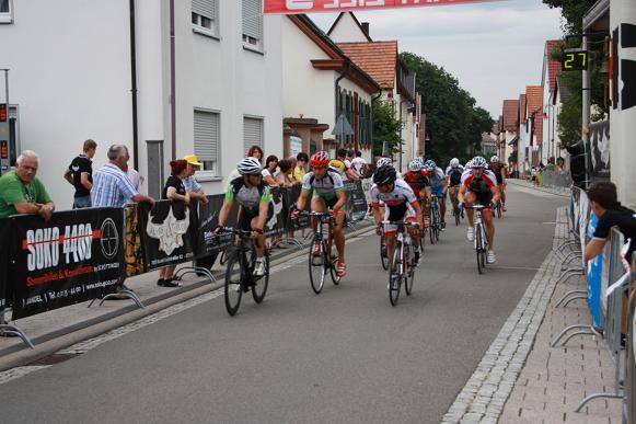 Radrennen "Rund um den St. Georgsturm".  Foto: Pfalz-Express