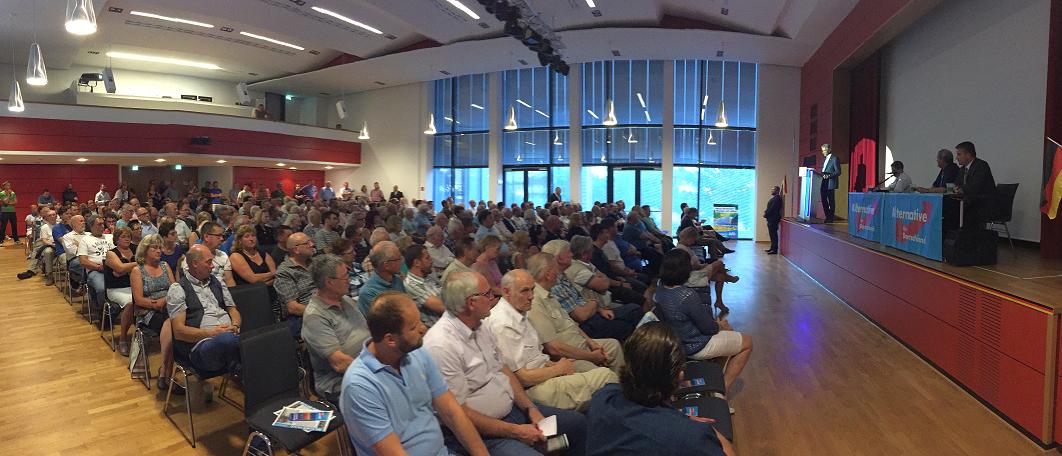 Rappelvolle Stadthalle bei der AfD-Veranstaltung. Fotos: Pfalz-Express/Licht
