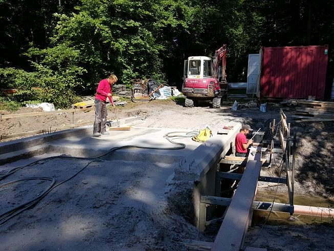 Brücke am Mühlwörth-Wald: es wird fleißig gewerkelt. Foto: Stadt Hagenbach
