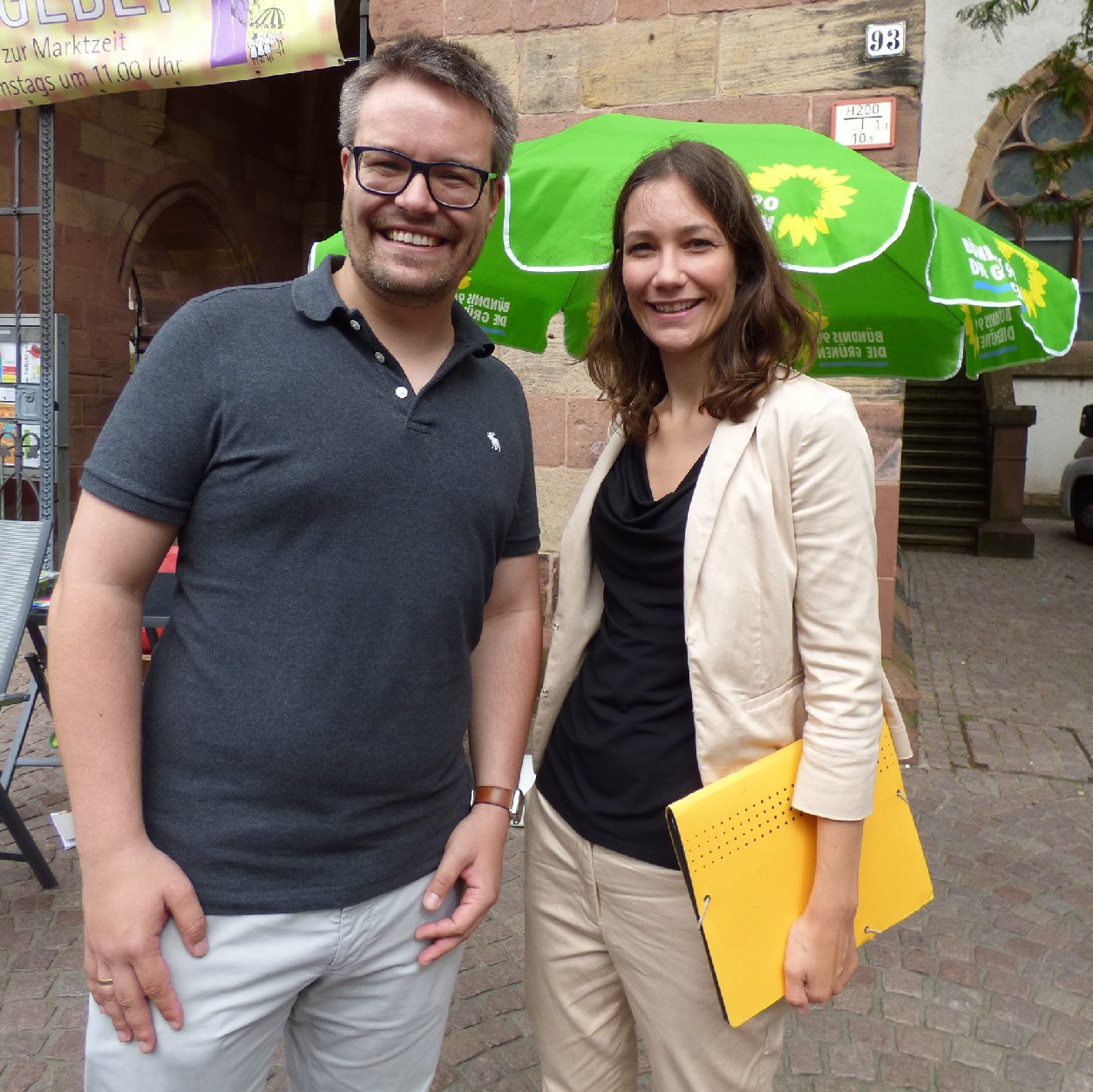 Dr. Tobias Lindner und Anne Spiegel stellten sich auf dem Landauer Stiftsplatz den Fragen der Zuhörer. Foto: Pfalz-Express/Ahme