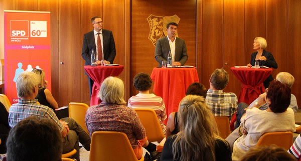 Thomas Hitschler (Mitte), Alexander Schweitzer und Bettina Müller stellten sich in Edenkoben der Diskussion. Foto: red