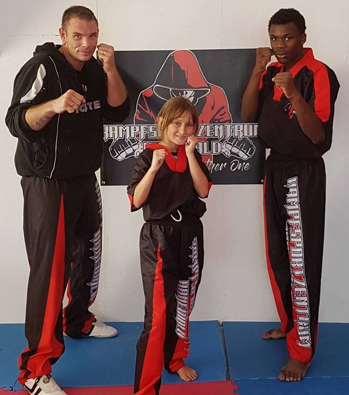 Trainer Claus Hanewald (l.) ist stolz auf seine beiden Ausnahmeschüler. Foto: red