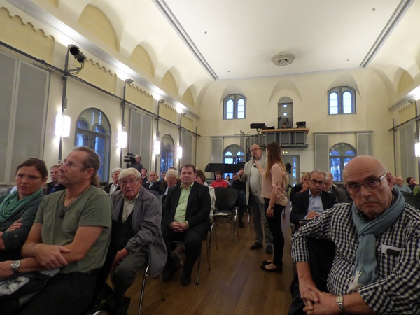 Unbequeme Fragen aus dem Publikum: "Wie wollen Sie Vertrauen schaffen?" Foto: Pfalz-Express/Ahme