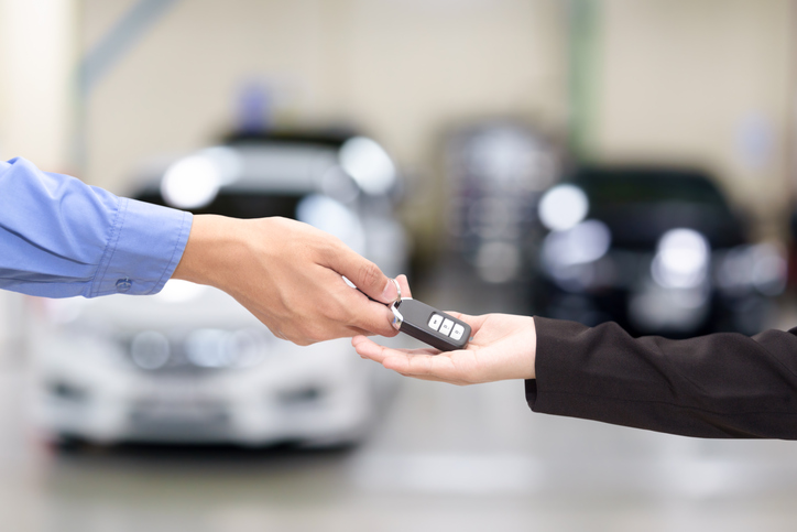 Nicht immer muss es das eigene Auto sein. Foto: ©istock.com/KittisakJirasittichai