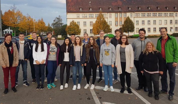 Die Teilnehmer der politischen Bildungsfahrt nach Berlin aus dem Landkreis Germersheim vor Ihrer Abreise. Foto: KV GER