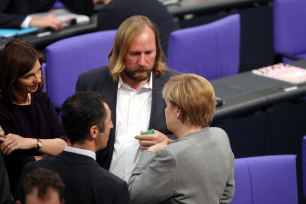 Merkel im Gespräch mit Göring-Eckart, Özdemir und Hofreither. Foto: dts nachrichtenagentur