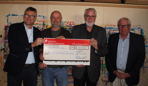 Dr. Florian Schuhmacher – amtierender Zonenchairman der neun Lionsclubs der Südpfalz, Michael Eberhart – Bereichsleiter Jugendhilfe und Leiter des Kinder- und Jugenddorfes Maria Regina in Silz, Werner Abriß- Distriktverantwortlicher der Lions für Jugendarbeit und Rolf Scharfe – Lionsmitglied des Clubs Landau. Foto: red
