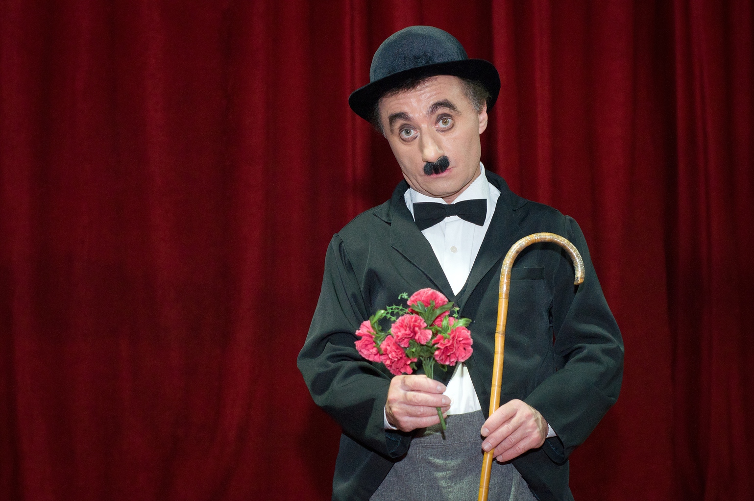 Urkomisch: Gagik Avetisyan als Charlie Chaplin. Quelle: Weihnachtscircus