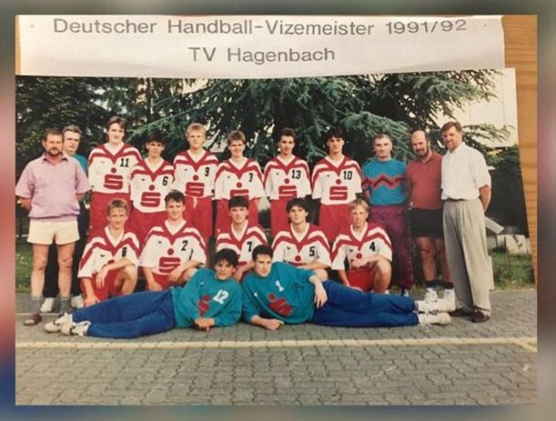 Hinten links: Eugen Götz und Franz Bürger (Betreuer), Andreas Dübon, Roman Vogt, Thorsten Merker, Heiko Götz, Christian Bürger, Alexander Job, Wilfried Job (Trainer), Wolfgang Bechlars (Abteilungsleiter), Norbert Merker (Sparkassenvertreter). Vorne links: Torsten Becker, Sascha Minet, Rüdiger Benz, Felix Dahm, Alexander Hartmaier, liegend: Andreas Röll, Markus Weigel. Foto: v. privat