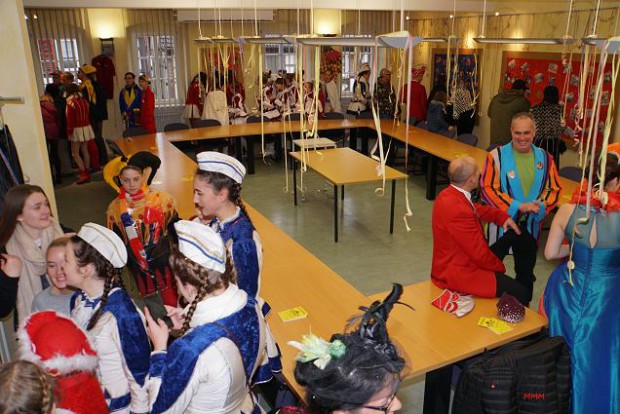 Buntes Treiben im Ratssaal bei Memories und Nostalgie. Foto: Manfred Markus Marz