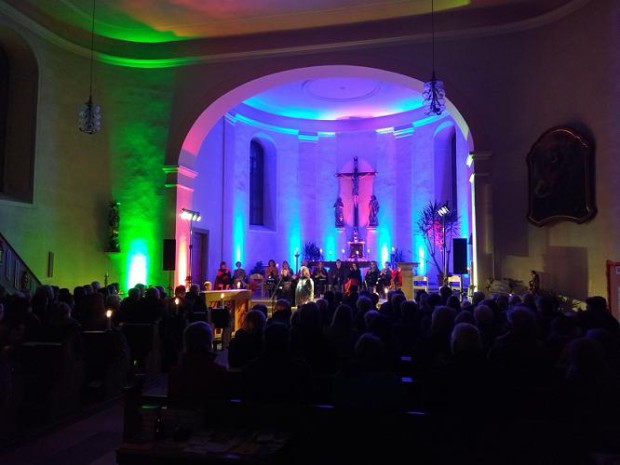 Stimmungsvolle Beleuchtung um Konzert. Fotos: Pfalz-Express/Kunze