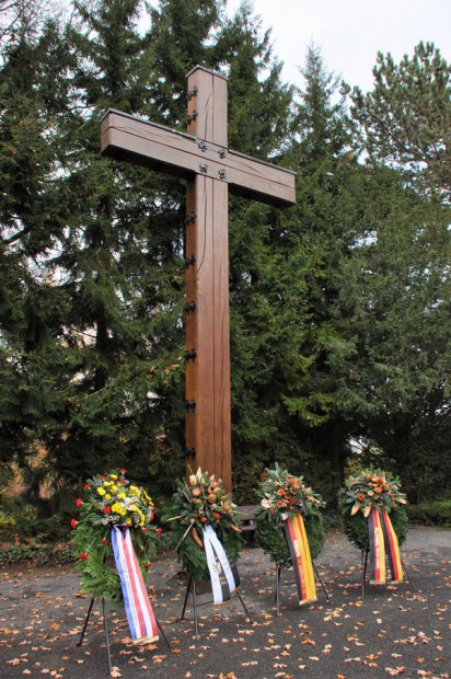 Auf dem Hauptfriedhof der Stadt Landau findet jedes Jahr eine Gedenkfeier zum Volkstrauertag statt. Foto: ld