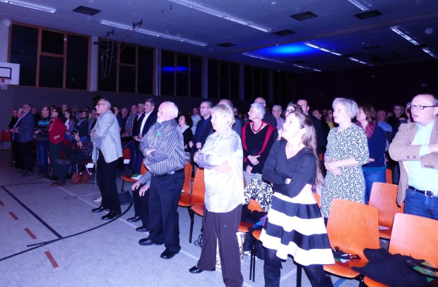 ...das Publikum tanzt mit... Foto: Pfalz-Express/Ahme