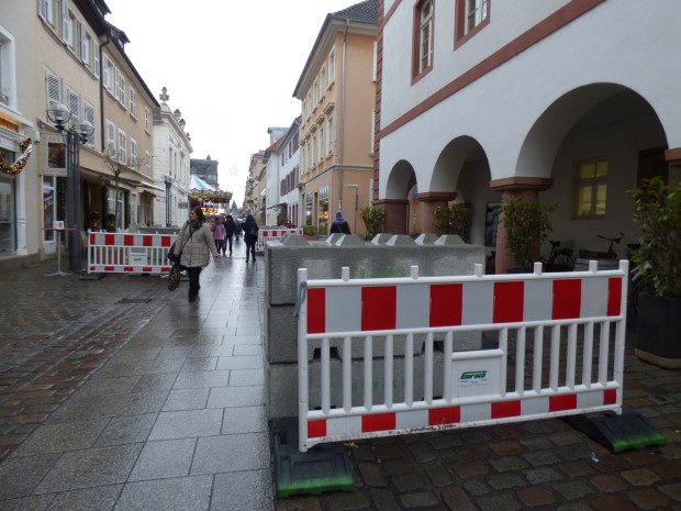 Poller, unter anderem auf der Unteren Marktstraße, sollen der Bevölkerung Sicherheit vermitteln. Foto: Pfalz-Express/Ahme