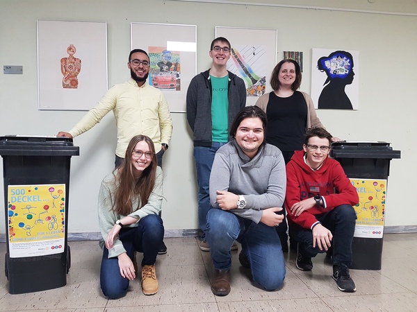 Engagement an der BBS Landau gegen Polio (v. l.): stehend: Ayoub Chigannou, Tobias Zinke, Barbara Borger, kniend: Sophie Zinke, Atilla Simsek, Patric Estelmann. Foto: bbs landau