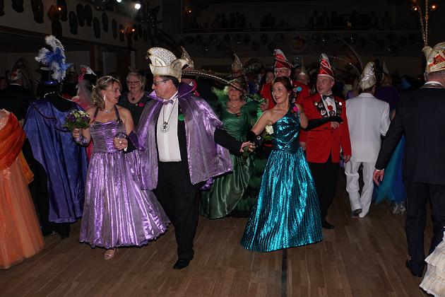 Polonaise der Ex-Tollitäten. Foto. Manfred Marz