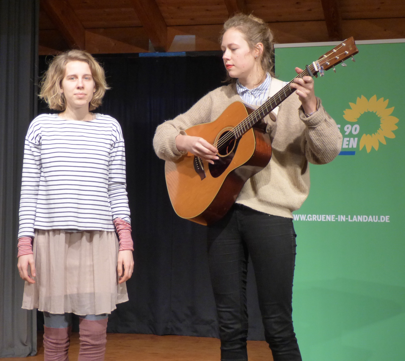 Das Duo "Kopfklang" unterhielt mit guter Musik und intelligenten Texten. Foto: Pfalz-Express/Ahme