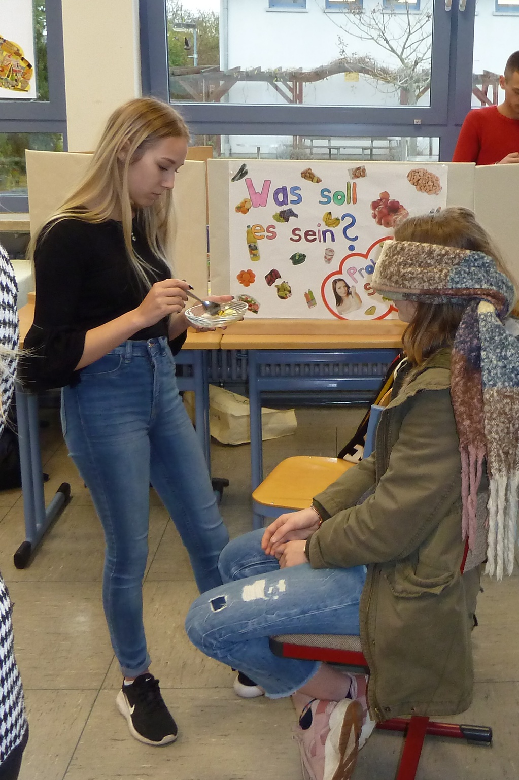 Blindverkostung bei der Hauswirtschaft. Foto: bbs süw