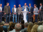 Suedpfalztreffen-Brandl-spricht-mit-Geehrten-Epple